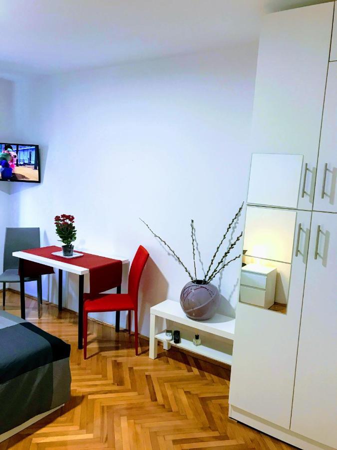 Aparthotel Center Old Town And